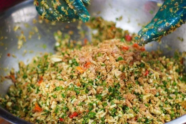Lawar ciri khas Bali Resep Sayur Lawar Bali