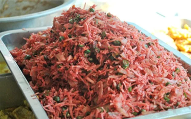 Lawar makanan khas Bali